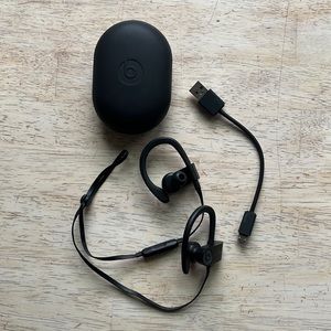 Black Powerbeats 3 Wireless